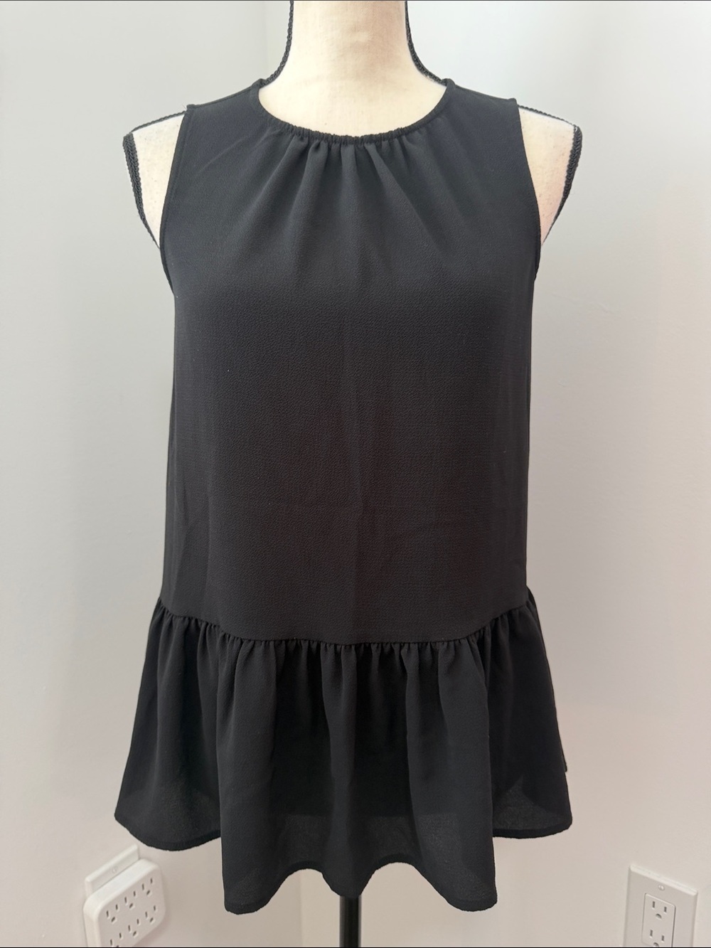 Adyson Parker Black Sleeveless Blouse with Ruffled Hem.  Sz XS